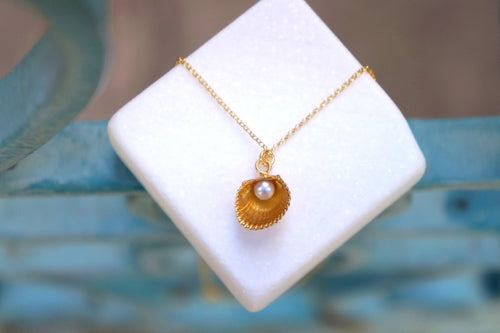 Pearl Pendant Necklace: Real Sea Shell Detail - Gold-Plated Silver
