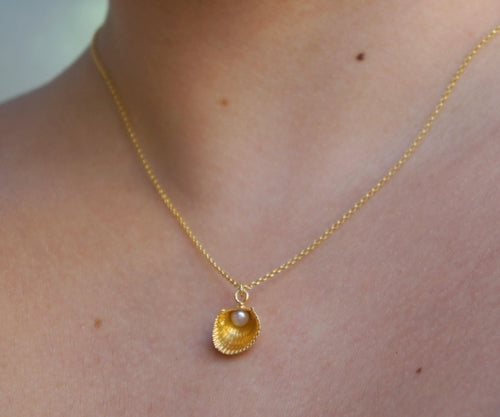 Pearl Pendant Necklace: Real Sea Shell Detail - Gold-Plated Silver